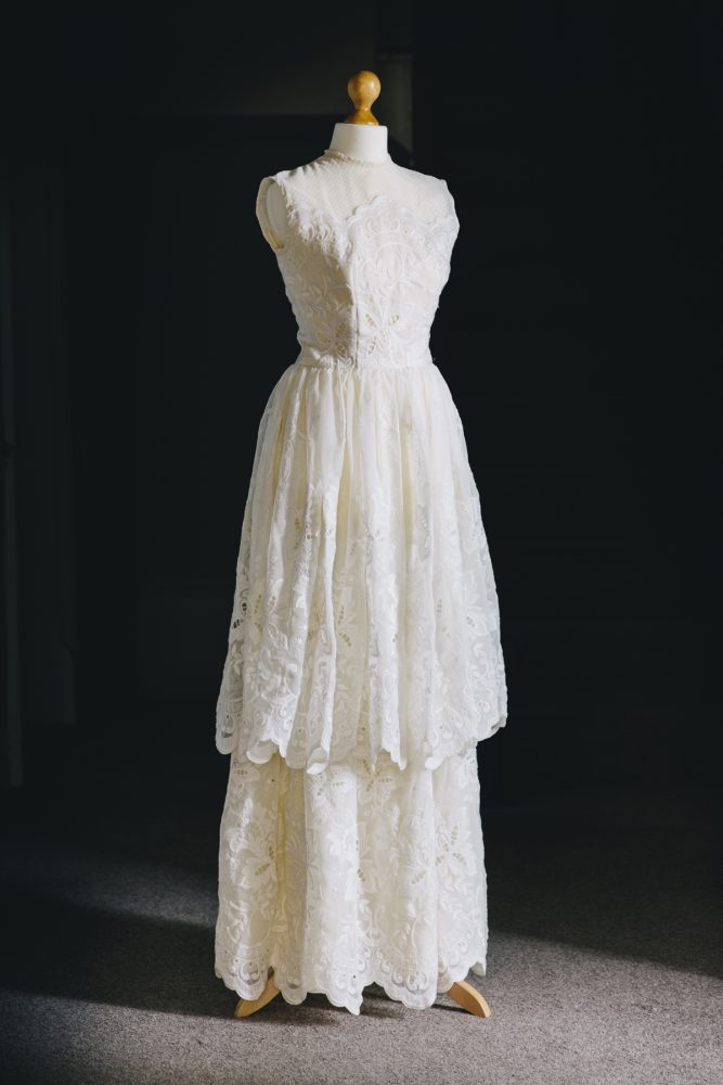 Vintage-wedding-dress-iris-4